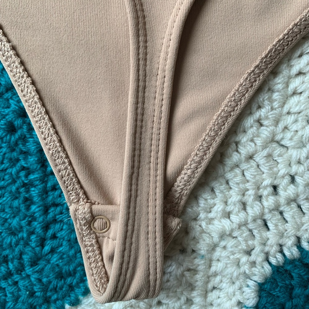 Babaton Contour V-Neck Bodysuit in Soft Tan - Picture 12 of 13